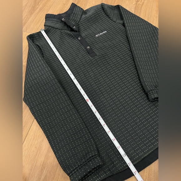 Columbia quarter button-up - Picture 4 of 7